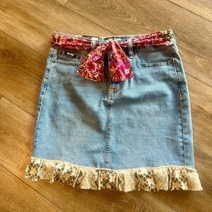 New! Sassy and cute upcycled DKNY denim skirt size 6. Come on y’all!
